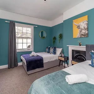 Seafront Three Bedroom House With Court Yard Sleep 8 Guests , Brighton United Kingdom